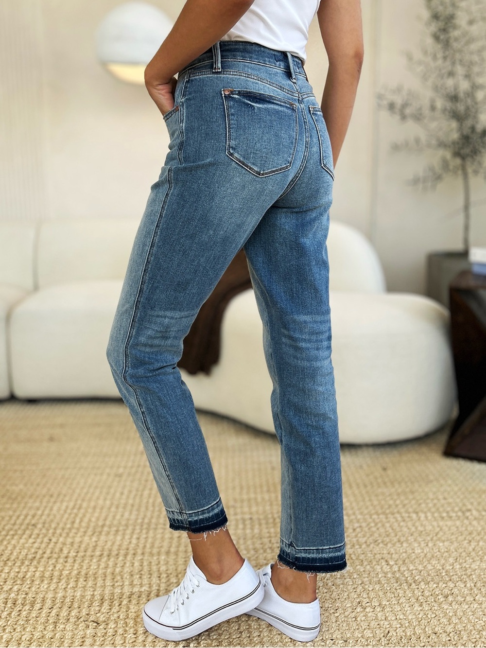 Judy Blue Washed Blue Ankle Crop Mom Jeans A3 - Picture 2 of 10